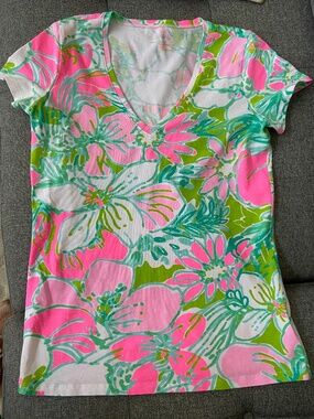 Lilly Pulitzer floral pink and green spring short sleeve Tee Top t-shirt Medium